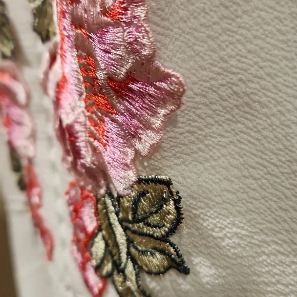 White with floral applications summer or homecoming dress. Size 1/2 - Picture 10 of 16